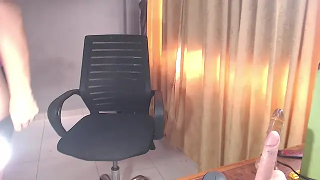 Snapshot of SusanLeroy chatting on 10/30/25, 09:55 SusanLeroy online show from 10/30/25, 09:55