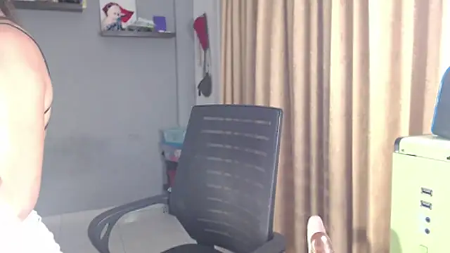 Snapshot of SusanLeroy chatting on 11/25/25, 09:31 SusanLeroy online show from 11/25/25, 09:31