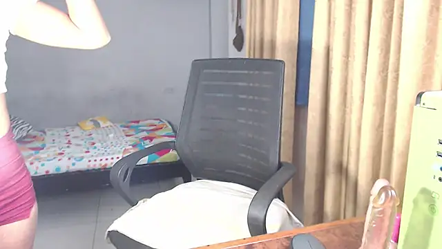 Snapshot of SusanLeroy chatting on 11/19/25, 09:31 SusanLeroy online show from 11/19/25, 09:31