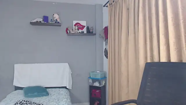 Snapshot of SusanLeroy chatting on 12/16/25, 09:24 SusanLeroy online show from 12/16/25, 09:24