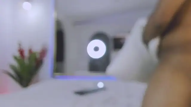 Snapshot of mia_and_masterboy chatting on 12/15/24, 09:13 mia and masterboy online show from 12/15/24, 09:13