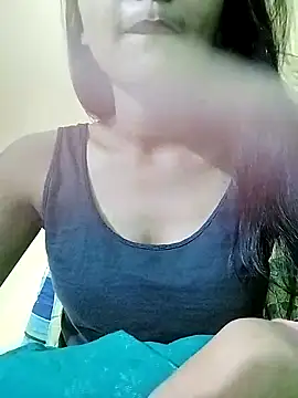 Snapshot of MISSQUEEN48 chatting on 03/12/25, 03:29 MISSQUEEN48 online show from 03/12/25, 03:29