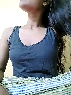 Snapshot of MISSQUEEN48 chatting on 03/18/25, 05:56 MISSQUEEN48 online show from 03/18/25, 05:56