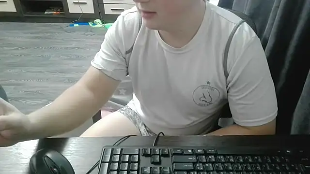 Snapshot of gamblingbum chatting on 02/06/26, 08:21 gamblingbum online show from 02/06/26, 08:21