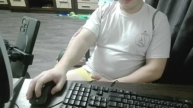 Snapshot of gamblingbum chatting on 02/06/26, 09:44 gamblingbum online show from 02/06/26, 09:44