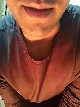 Snapshot of Wild-Honey chatting on 12/18/24, 01:05 Wild-Honey online show from 12/18/24, 01:05