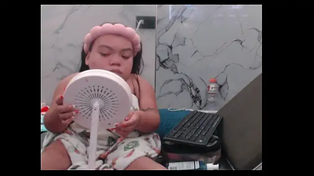 Snapshot of Michelle_Brooks chatting on 10/19/25, 05:10 Michelle Brooks online show from 10/19/25, 05:10