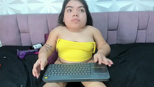 Snapshot of Michelle_Brooks chatting on 01/15/25, 04:43 Michelle Brooks online show from 01/15/25, 04:43