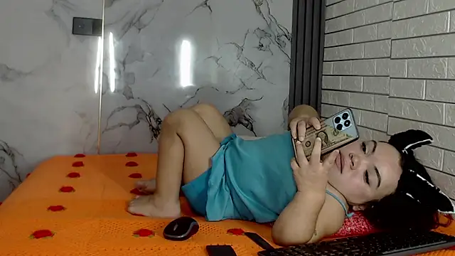 Snapshot of Michelle_Brooks chatting on 03/22/25, 12:04 Michelle Brooks online show from 03/22/25, 12:04