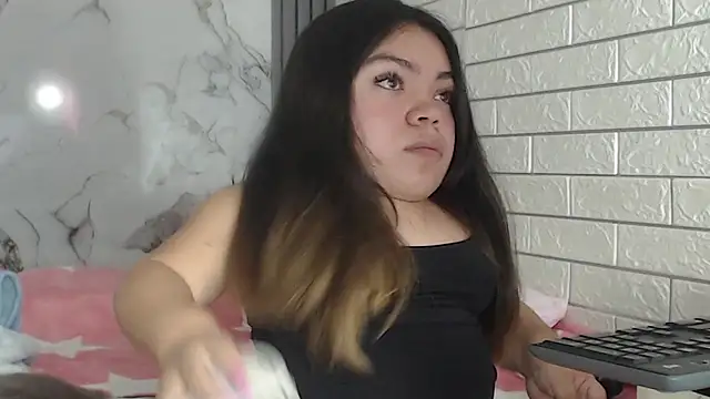 Snapshot of Michelle_Brooks chatting on 03/08/25, 02:40 Michelle Brooks online show from 03/08/25, 02:40