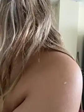 Snapshot of Candy_sr chatting on 02/27/26, 05:35 Candy sr online show from 02/27/26, 05:35