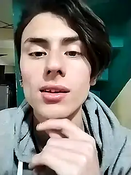 Snapshot of Alann_sr chatting on 09/14/25, 04:35 Alann sr online show from 09/14/25, 04:35