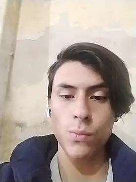 Snapshot of Alann_sr chatting on 10/06/25, 01:18 Alann sr online show from 10/06/25, 01:18