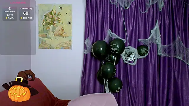 TaylorBre online show from 11/04/25, 05:33