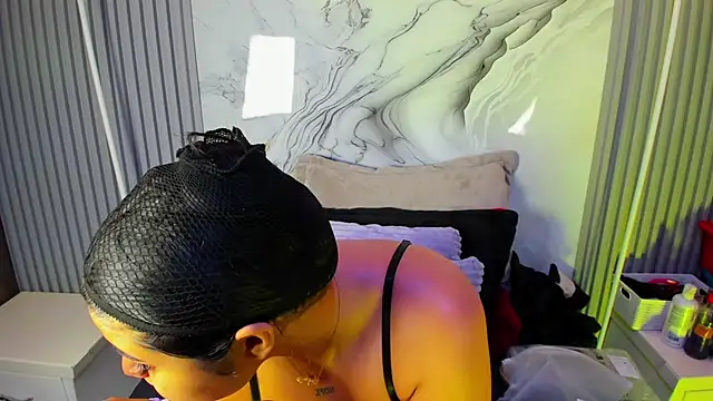 Snapshot of venusowen_ chatting on 04/23/26, 01:57 venusowen online show from 04/23/26, 01:57