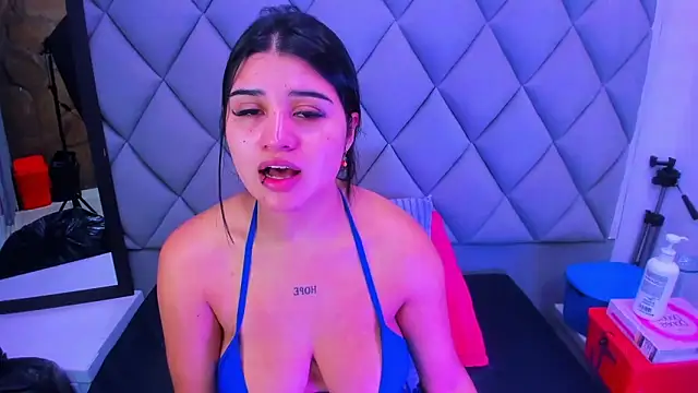 venusowen  online show from 12/18/25, 01:37