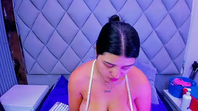 venusowen  online show from 11/07/25, 01:59