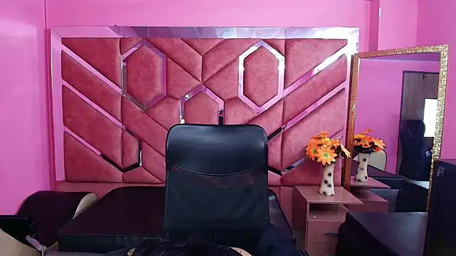 venusowen  online show from 11/23/25, 11:53