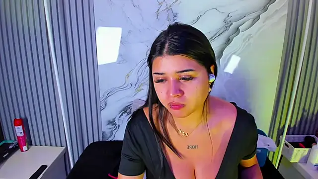 Snapshot of venusowen_ chatting on 06/19/26, 01:39 venusowen online show from 06/19/26, 01:39