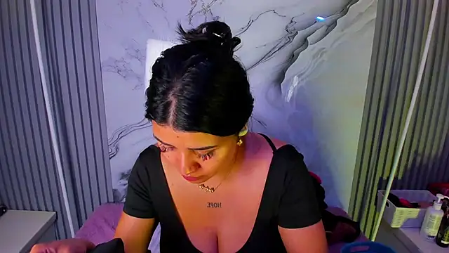 Snapshot of venusowen_ chatting on 06/15/26, 01:00 venusowen online show from 06/15/26, 01:00