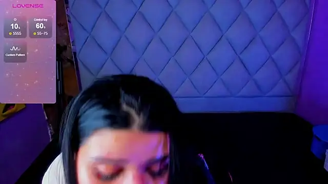 Snapshot of venusowen_ chatting on 10/03/25, 01:01 venusowen online show from 10/03/25, 01:01