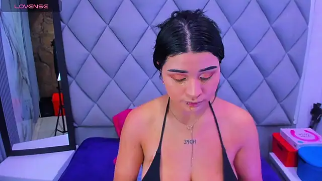 venusowen  online show from 11/13/25, 04:00