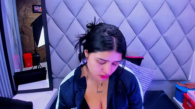 venusowen  online show from 11/21/25, 12:26