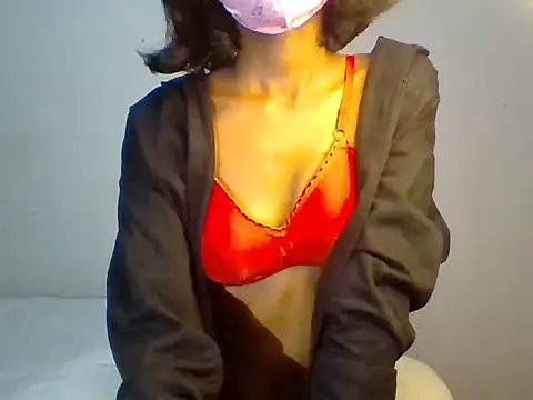 Snapshot of Levinya chatting on 12/27/24, 07:24 Levinya online show from 12/27/24, 07:24