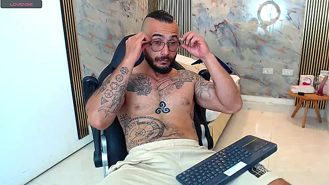 Snapshot of hanz_col chatting on 02/18/25, 02:05 hanz col online show from 02/18/25, 02:05