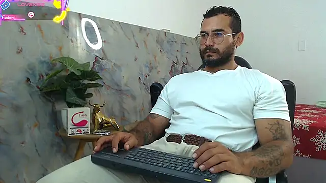 Snapshot of hanz_col chatting on 10/08/25, 03:35 hanz col online show from 10/08/25, 03:35