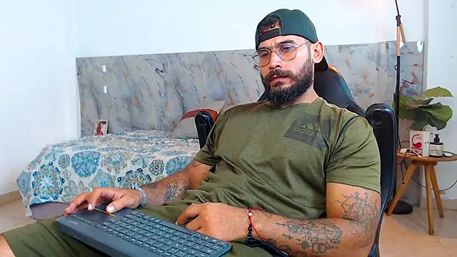 hanz col online show from 11/26/25, 02:33