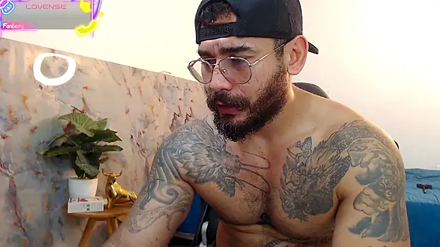 Snapshot of hanz_col chatting on 09/22/25, 12:00 hanz col online show from 09/22/25, 12:00