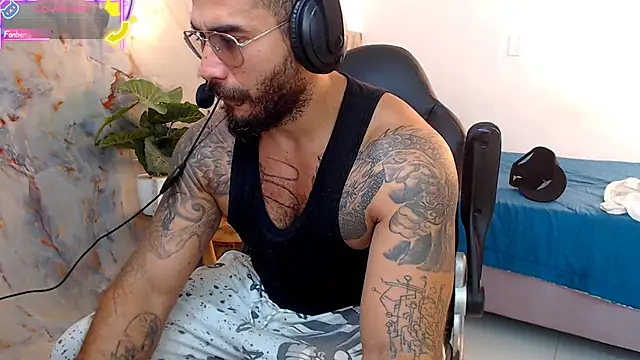Snapshot of hanz_col chatting on 09/15/25, 08:53 hanz col online show from 09/15/25, 08:53