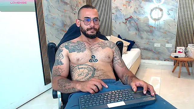Snapshot of hanz_col chatting on 02/22/25, 07:14 hanz col online show from 02/22/25, 07:14