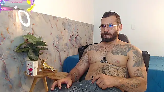 Snapshot of hanz_col chatting on 09/24/25, 11:17 hanz col online show from 09/24/25, 11:17