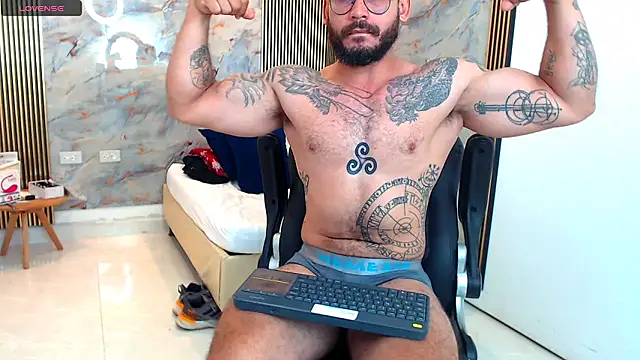 Snapshot of hanz_col chatting on 03/01/25, 11:39 hanz col online show from 03/01/25, 11:39