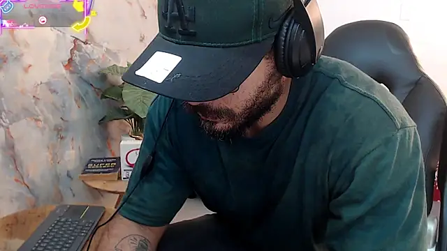 Snapshot of hanz_col chatting on 10/09/25, 01:44 hanz col online show from 10/09/25, 01:44