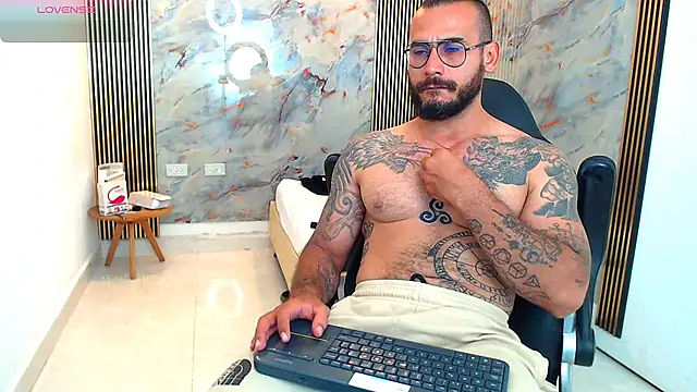 Snapshot of hanz_col chatting on 02/28/25, 01:15 hanz col online show from 02/28/25, 01:15