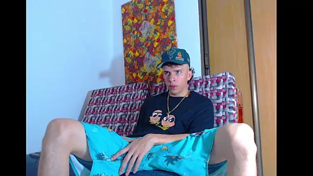 Snapshot of Keeny16 chatting on 12/15/24, 04:15 Keeny16 online show from 12/15/24, 04:15
