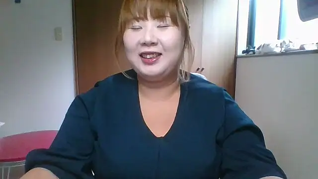 Snapshot of SAKU-RA-chan chatting on 09/19/25, 03:54 SAKU-RA-chan online show from 09/19/25, 03:54