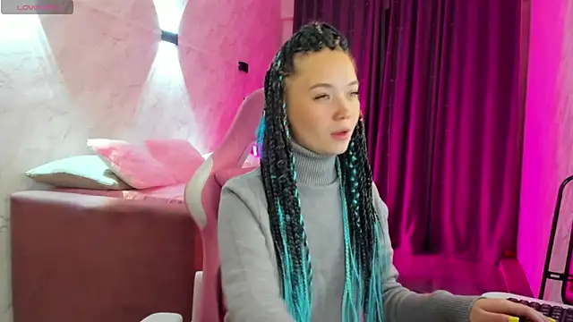 Kira yoon online show from 11/11/25, 12:27