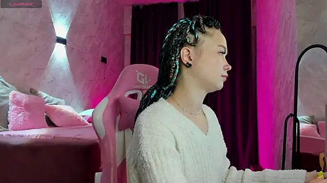 Kira yoon online show from 11/13/25, 12:47