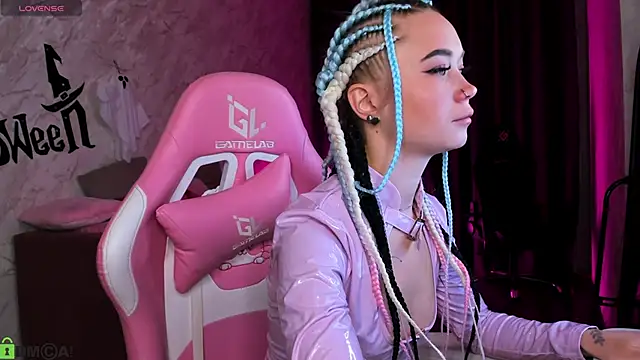 Kira yoon online show from 10/31/25, 12:40