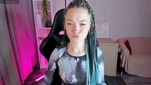 Kira yoon online show from 11/23/25, 12:53