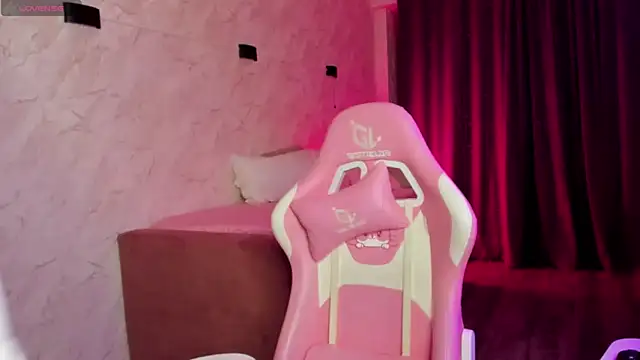 Kira yoon online show from 11/25/25, 12:44