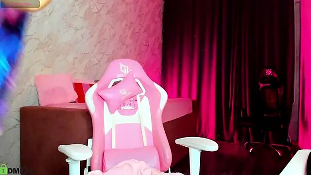 Kira yoon online show from 10/22/25, 12:32