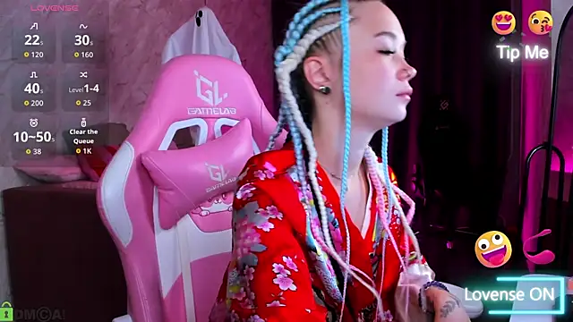 Kira yoon online show from 10/30/25, 12:53