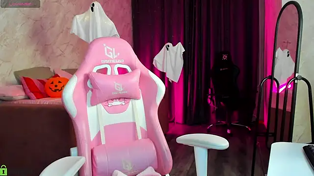 Kira yoon online show from 10/28/25, 12:33