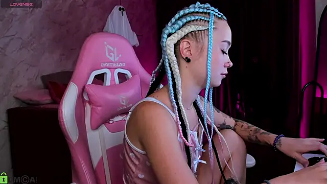 Kira yoon online show from 10/29/25, 12:31