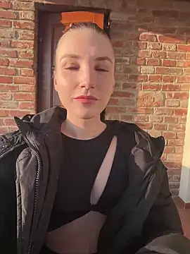 Snapshot of Sofia_Poly chatting on 02/21/25, 03:21 Sofia Poly online show from 02/21/25, 03:21